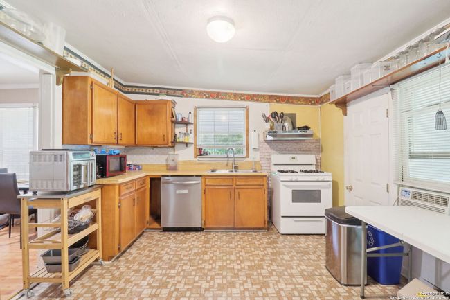 3311 W Cesar E Chavez Blvd, House other with 3 bedrooms, 1 bathrooms and null parking in San Antonio TX | Image 12