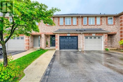2246 Fairbairn Crt, Oakville, ON, L6M4R2 | Card Image