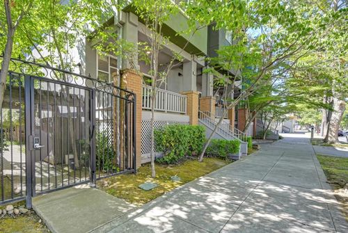 1930 10th St, Sacramento, CA, 95811-7017 | Card Image