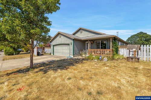 670 N 1st St, Carlton, OR, 97111-9642 | Card Image