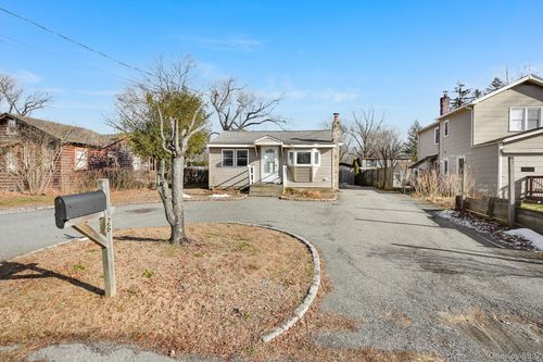 26 Old Mill Rd, Yorktown Heights, NY, 10598-6514 | Card Image