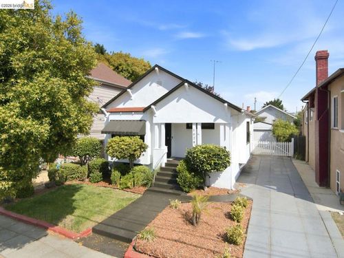 1028 57th St, Oakland, CA, 94608-2706 | Card Image