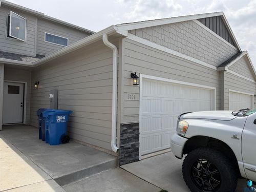 8106 E Tencate Pl, Sioux Falls, SD, 57110-6483 | Card Image