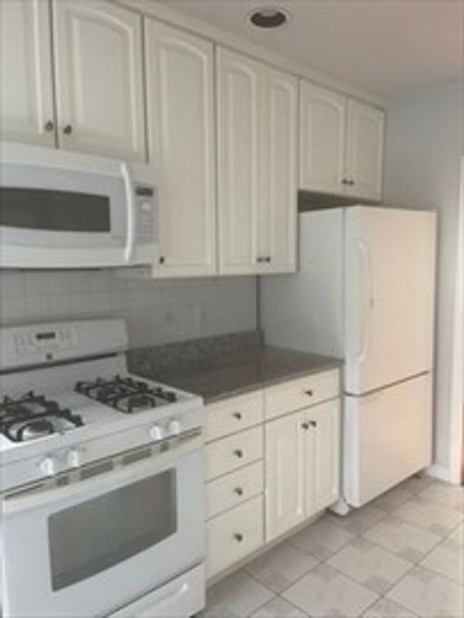 2 - 114 Lake St, Condo with 3 bedrooms, 1 bathrooms and 2 parking in Arlington MA | Image 14