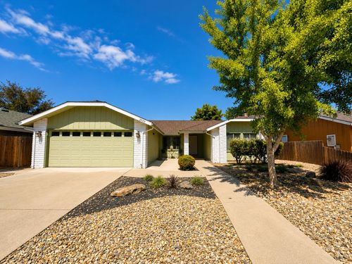 2020 E Four Creeks Ave, Visalia, CA, 93292-2374 | Card Image