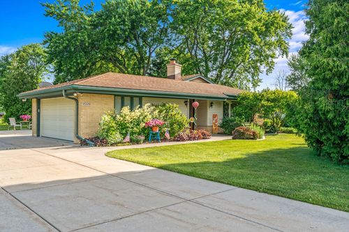 17225 Penbrook Dr, Brookfield, WI, 53045-1305 | Card Image