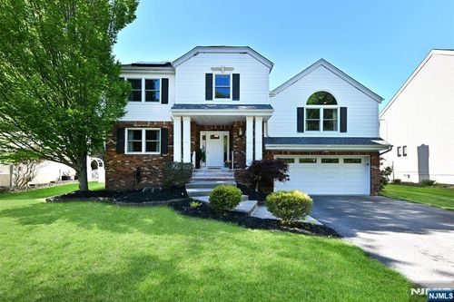 142 Geiger Dr, River Vale, NJ, 07675-5580 | Card Image