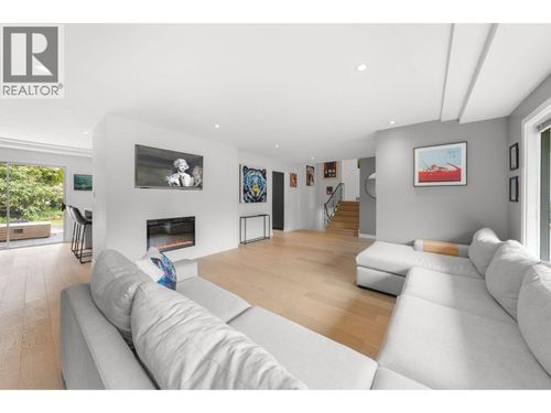 675 Burley Dr, West Vancouver, BC, V7T1Z3 | Card Image