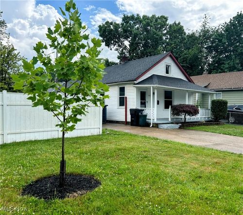 7427 Lawn Avenue, Cleveland, OH, 44102 | Card Image