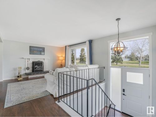 5807 138 Ave Nw, Edmonton, AB, T5A1E4 | Card Image