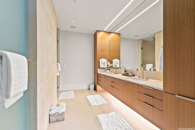 Primary bath | Image 10