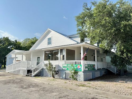 133 Us Highway 98, Apalachicola, FL, 32320-2035 | Card Image