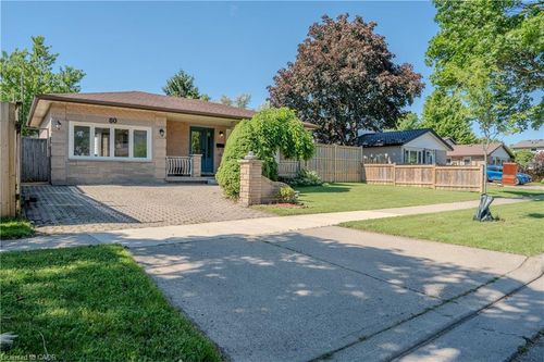 80 Chilton Dr, Stoney Creek, ON, L8J1M4 | Card Image