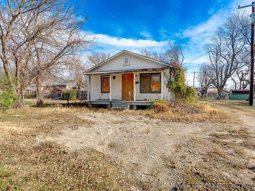 319 W 6th St, Ada, OK, 74820-3423 | Card Image