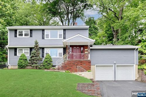 22 Mountain Ave, Westwood, NJ, 07675-1520 | Card Image