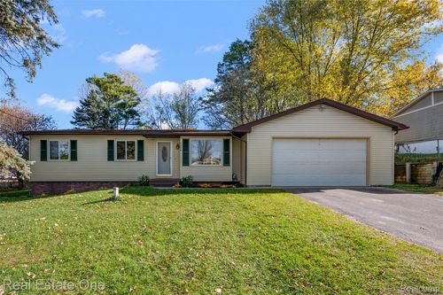 9600 Yale Ave, Clarkston, MI, 48348-2259 | Card Image