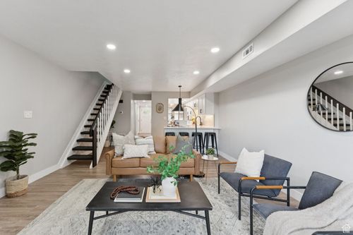 5204 S Gravenstein Park, Murray, UT, 84123-4563 | Card Image