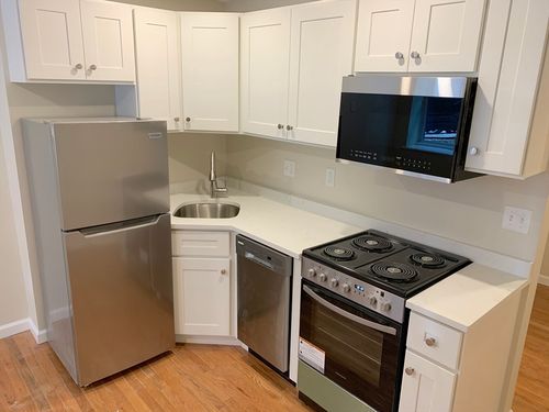 apt-b-52 Irving St, Boston, MA, 02114-3952 | Card Image