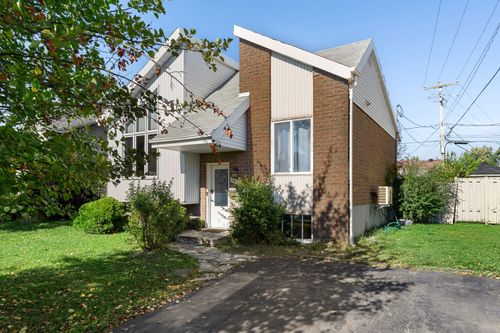 3624 Rue Perras, Longueuil, QC, J3Y7W1 | Card Image