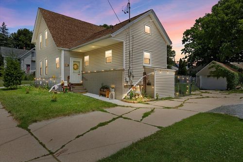 504 First Street, Hartford, WI, 53027 | Card Image