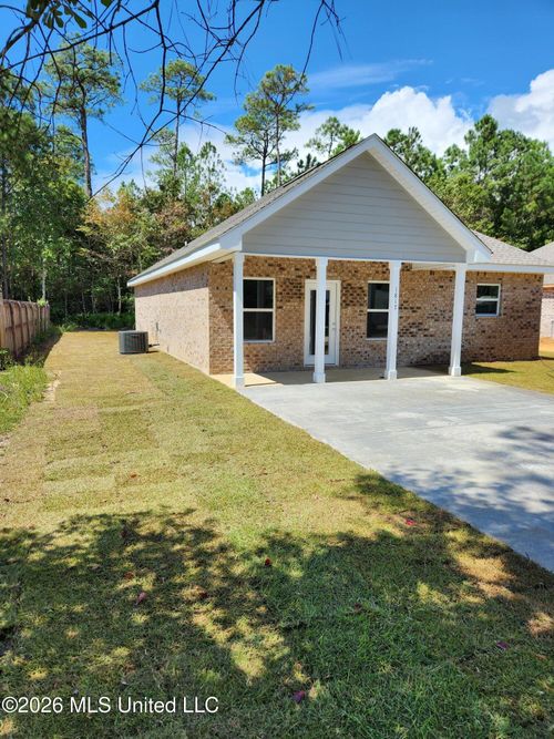 2001 Barracuda Dr, Gautier, MS, 39553-7139 | Card Image