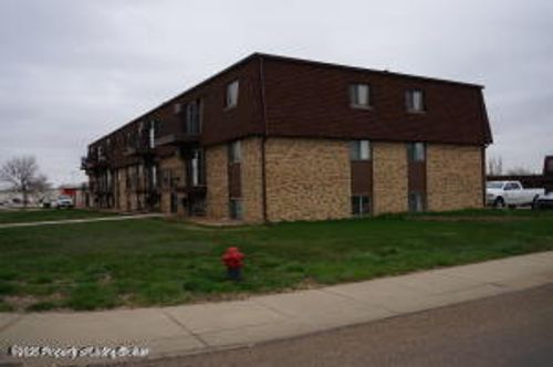 671 24th St W, Dickinson, ND, 58601-2761 | Card Image