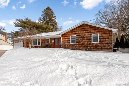 17 Meroke Ln, Rocky Point, NY, 11778-9308 | Card Image