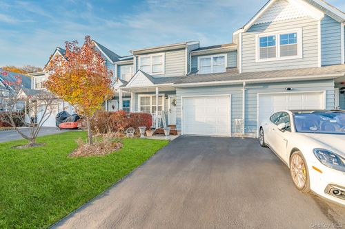 5 Northwood Blvd, Central Islip, NY, 11722-4683 | Card Image