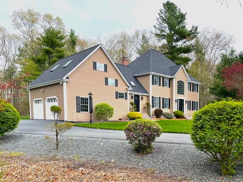 40 King Philip Dr, Rehoboth, MA, 02769-2718 | Card Image