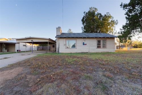 2001 Avenue H, Petersburg, TX, 79250-1556 | Card Image