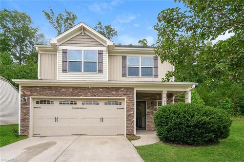 2633 Chari Park Ln, Walkertown, NC, 27051-9024 | Card Image