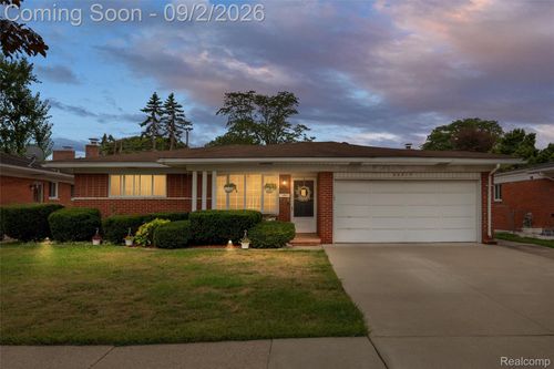 30219 Pembroke Dr, Warren, MI, 48092-4951 | Card Image