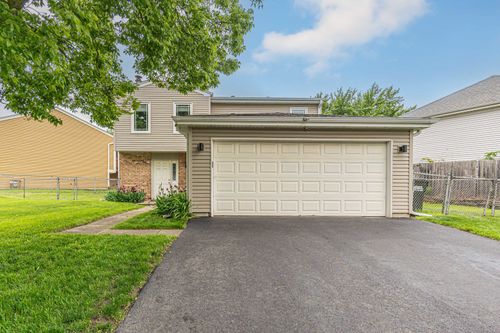 990 Woodside Drive, Roselle, IL, 60172 | Card Image