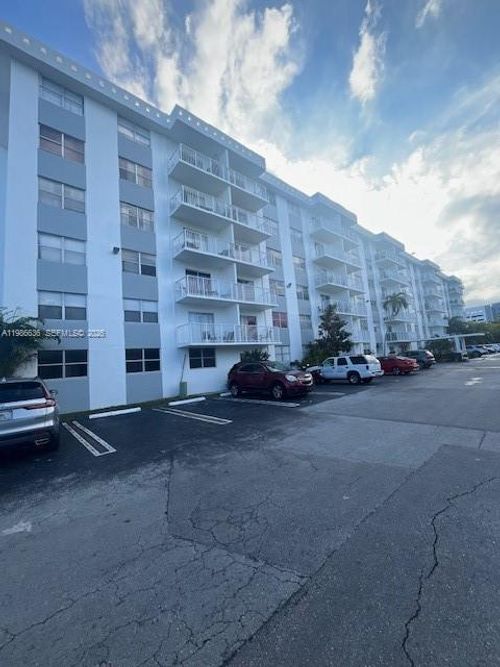 apt-118-16465 Ne 22nd Ave, North Miami Beach, FL, 33160-3724 | Card Image