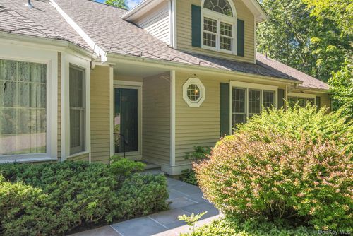 25 Wells Ln, Mount Kisco, NY, 10549-4009 | Card Image