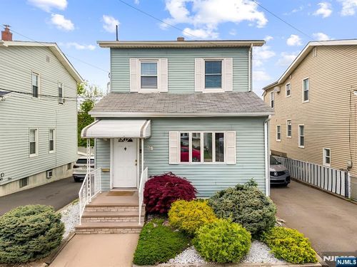 29 Pine St, Lodi, NJ, 07644-3403 | Card Image
