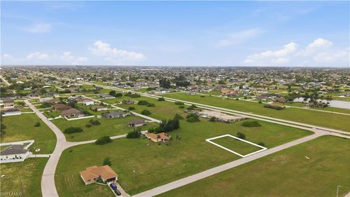 813 Nw 31st Pl, Cape Coral, FL, 33993-7052 | Card Image
