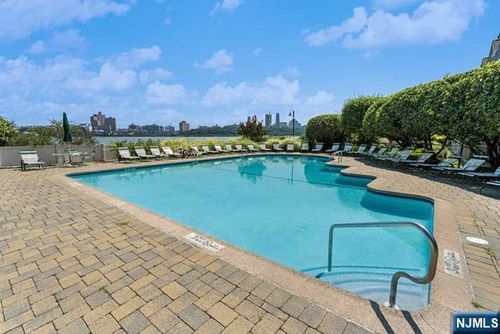 200 Grand Cove Way, Edgewater, NJ, 07020-7214 | Card Image