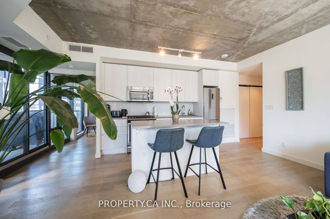 1012 - 111 Bathurst St, Condo with 2 bedrooms, 2 bathrooms and null parking in Toronto ON | Image 7