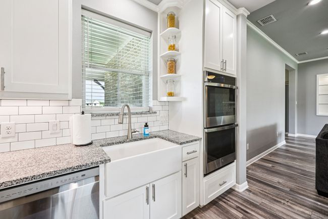 Farm Sink & Double Ovens | Image 11