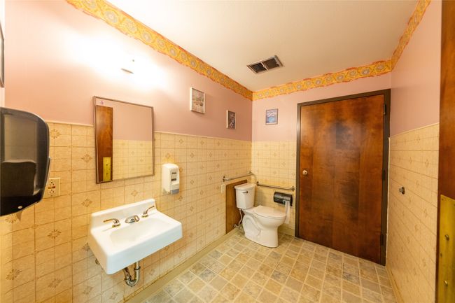 Common Area Bathroom 1 | Image 10
