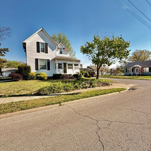 200 W Mchaney St, Harrisburg, IL, 62946-2834 | Card Image