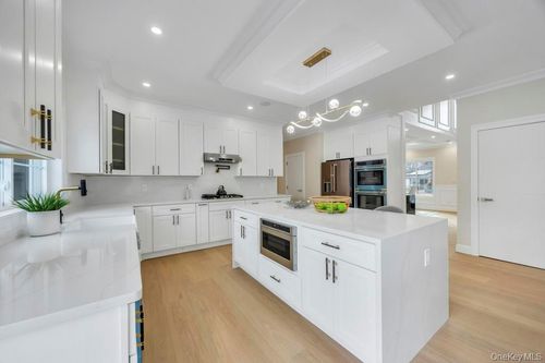 148 Meridian Rd, Levittown, NY, 11756-4226 | Card Image