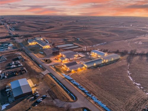 2135 B Ave, Victor, IA, 52347-8512 | Card Image