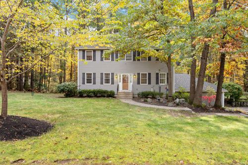 42 Crystal Drive, Hampton Falls, NH, 03844 | Card Image