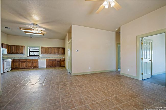 6170 County Road 332, Home with 4 bedrooms, 4 bathrooms and null parking in Jourdanton TX | Image 21