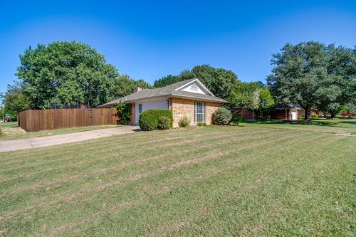 1301 Windy Meadows Dr, Burleson, TX, 76028-2574 | Card Image