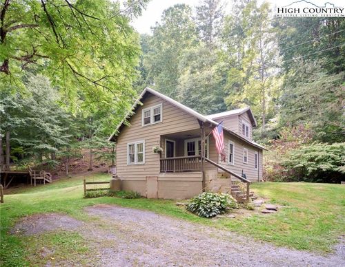 245 Tom Laws Ln, Elk Park, NC, 28622-9147 | Card Image