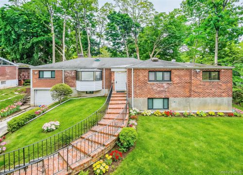 5 Bellingham Ln, Great Neck, NY, 11023-1301 | Card Image