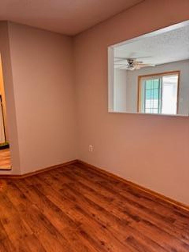 Eat in area in kitchen | Image 12